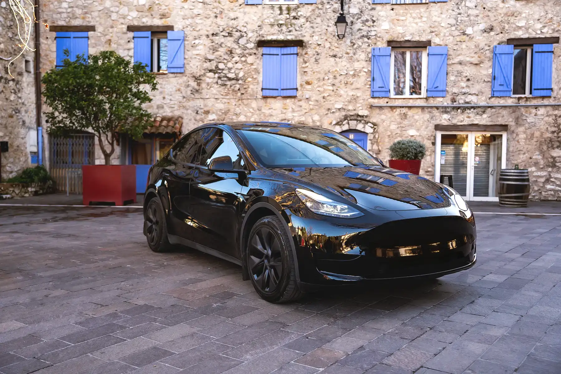 Circuit touristique sur mesure en VTC électrique dans les villages de l'arrière-pays niçois